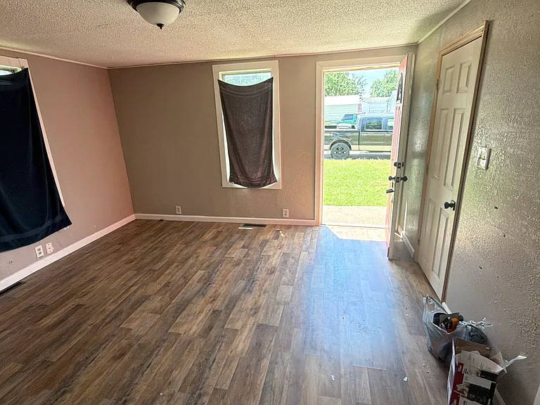 329 Park Ln — Photo 12