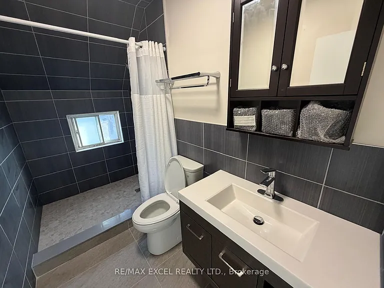 515 Warden Ave #UPPER — Photo 8