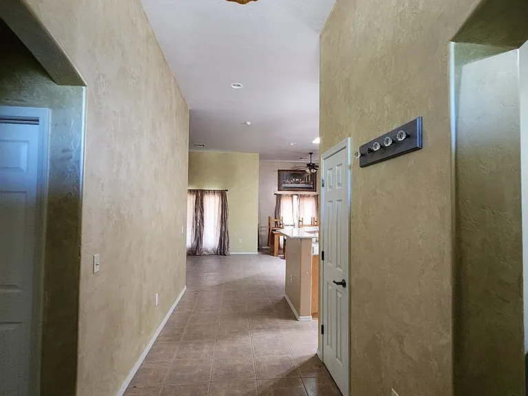 1050 W Rochin Rd — Photo 15