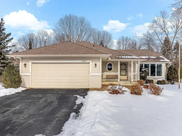 15330 Village Woods Dr, Eden Prairie, MN 55347