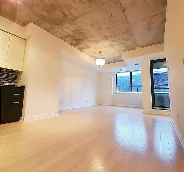 400 Wellington St W #312 — Photo 24
