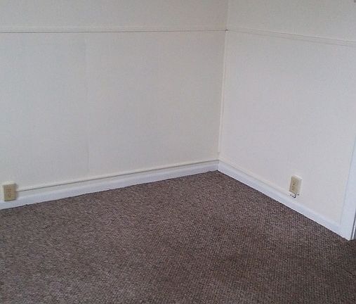2nd image of 124 Lake Ave Uppr #
