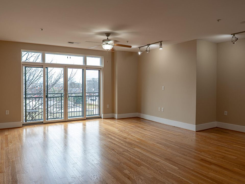 1st image of 444 Blount St #328