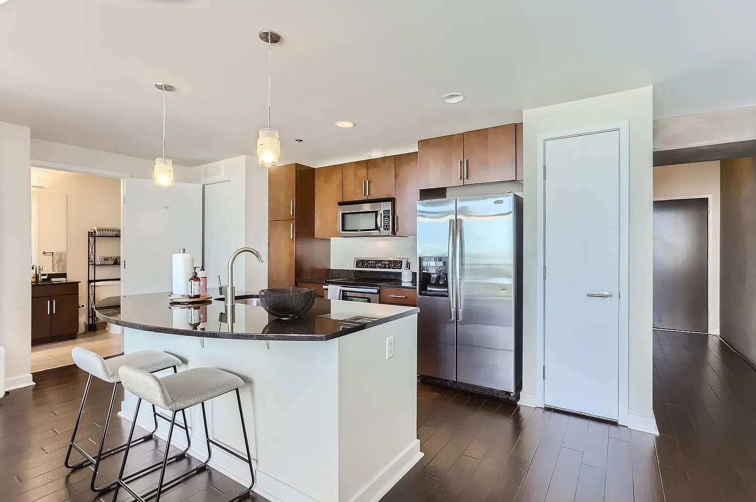 1 bed, 809 sqft, $2,500 — Photo 1