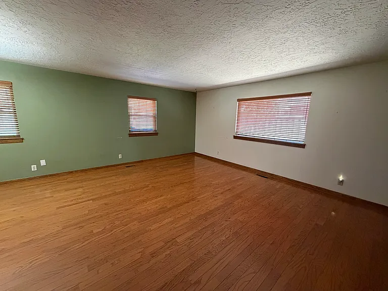 2517 Chateau Dr — Photo 7