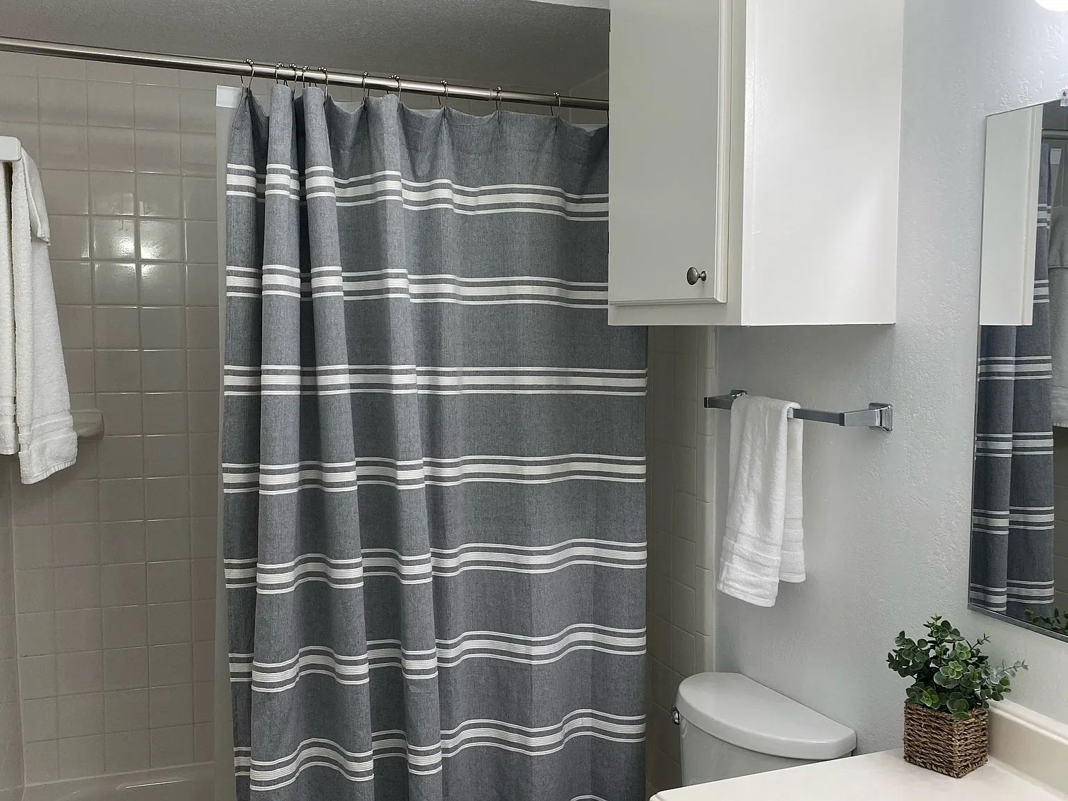 2 bed, 1.0 bath, 802 sqft, $2,200 — Photo 1