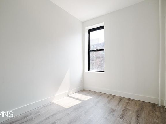 5th image of 3044 32nd St APT B1