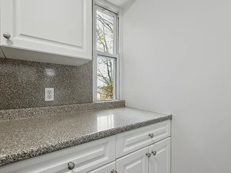 Golden Hill Apartments — Photo 6