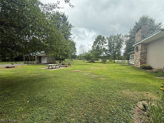 3rd image of 4465 N Lake Rd