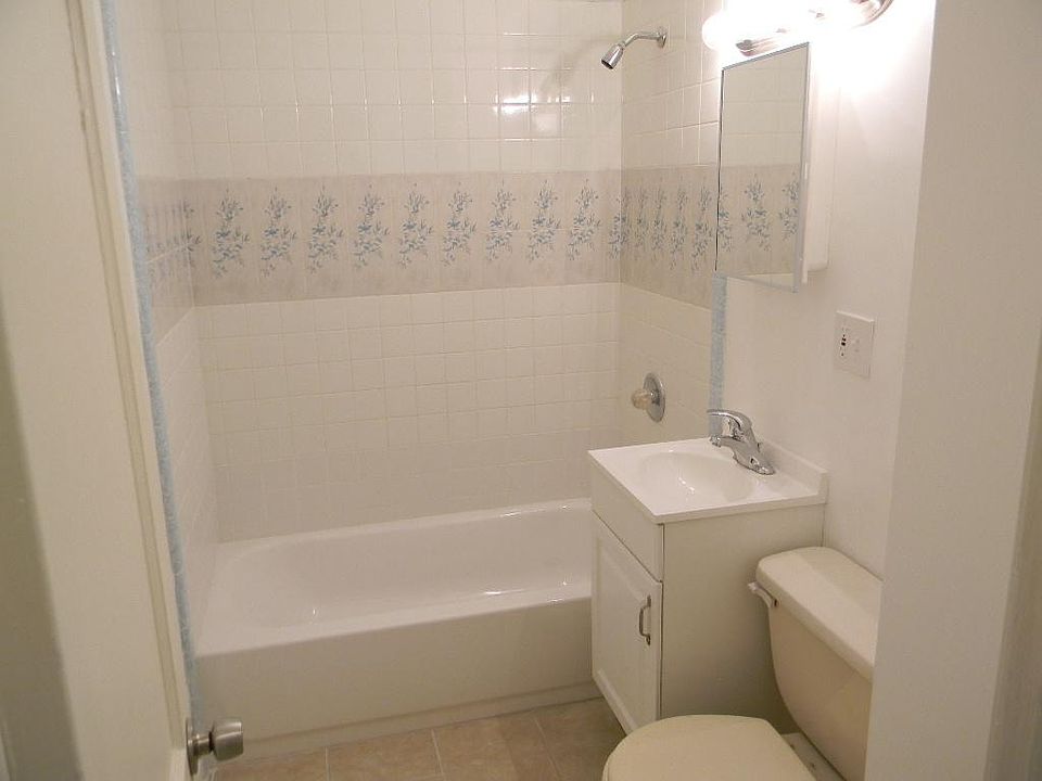 2nd image of 427 Regent St