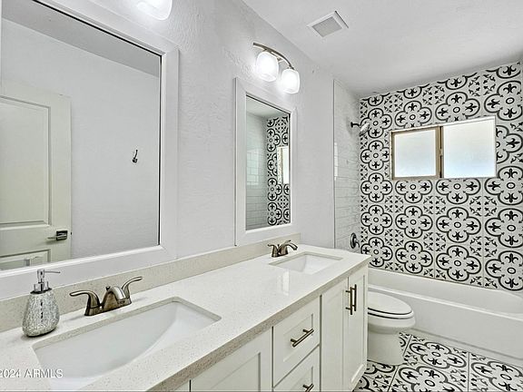 4th image of 1415 W 7th St