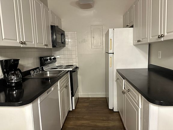 5th image of 15718 Mahogany Cir #112