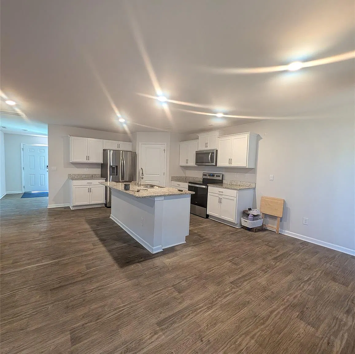 6 bed, 3.0 bath, 2660 sqft, $2,400 — Photo 3