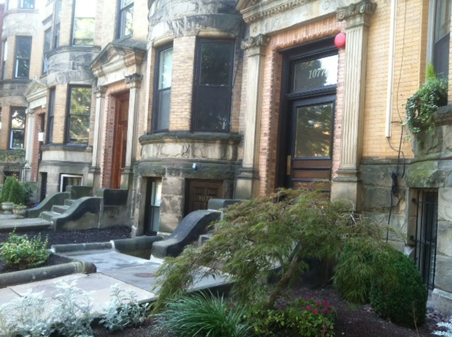 Bright Beacon St. Studio Heat & Hot Water Included | LL Paying Broker Fee — Photo 4