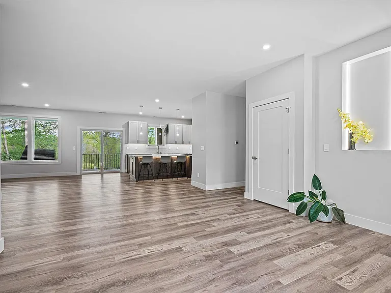 308 Pineridge Dr — Photo 6
