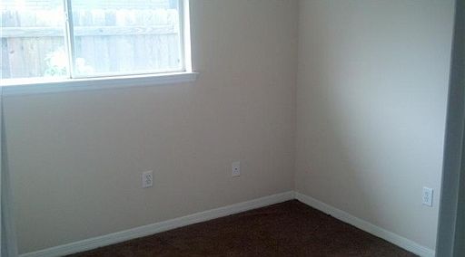 5th image of 300 Bear Dr