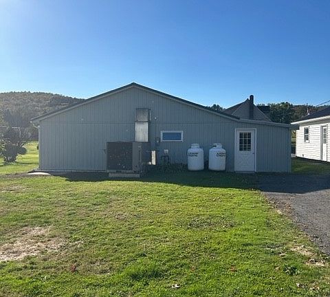 3rd image of 127 County Road 2