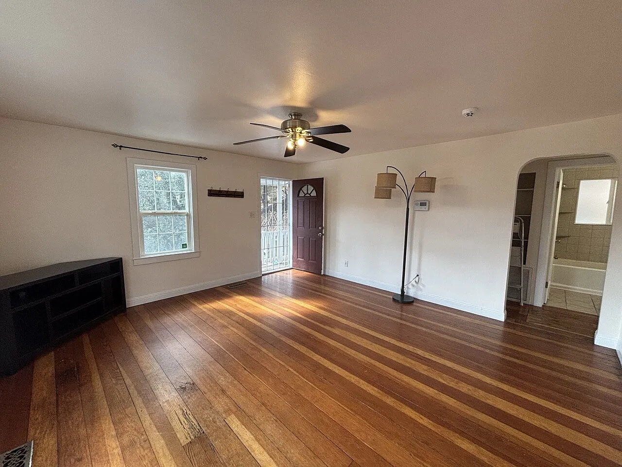 1 bed, 1.0 bath, 700 sqft, $1,650 — Photo 2