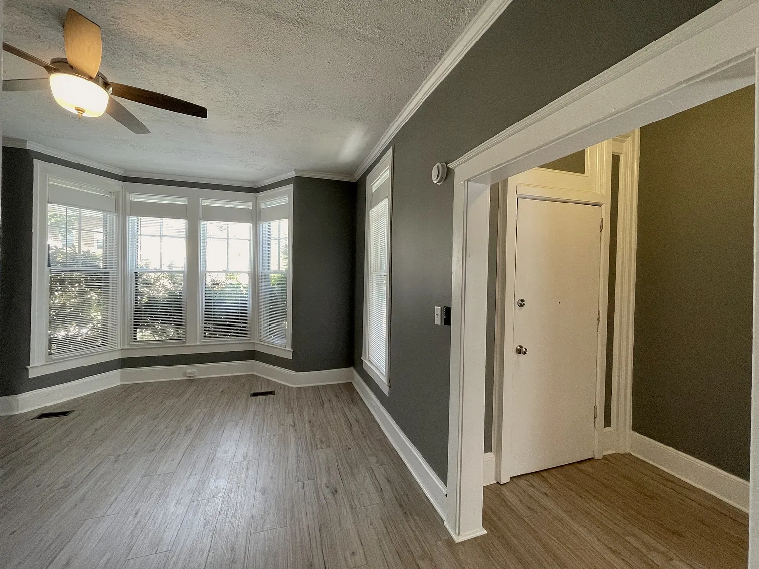 3 bed, 1200 sqft, $1,295 — Photo 2