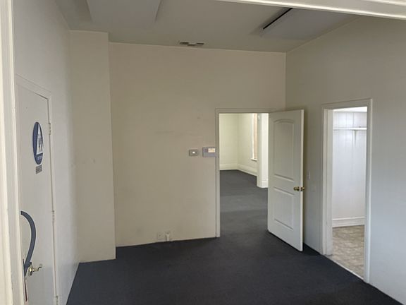 5th image of 808 N Garey Ave
