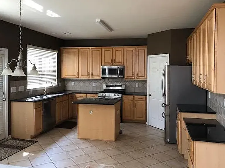 1933 Arbor Crest Ct — Photo 2