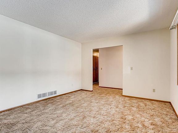 4th image of 5120 Oakview Ln N