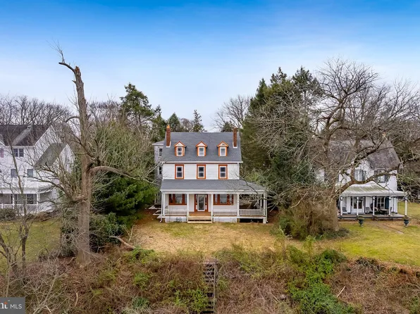 26 Riverbank Ave, Beverly, NJ 08010