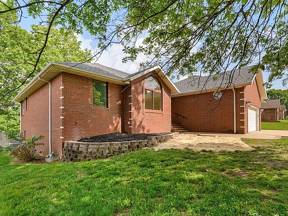2nd image of 506 S Pepperhill Drive