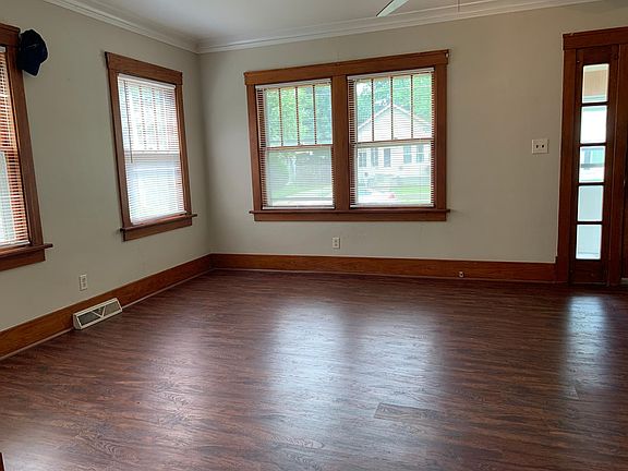 4th image of 726 E Corrington Ave