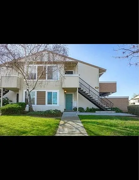 2462 Balme Dr — Photo 1