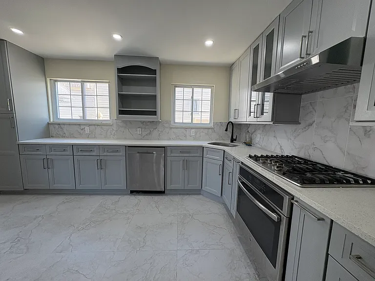 8 Rockville Ave #1 — Photo 5