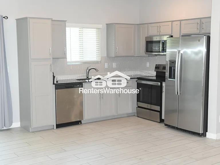 2264 W Harmont Dr — Photo 6