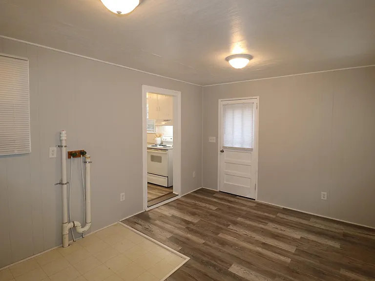 130 Court St — Photo 16