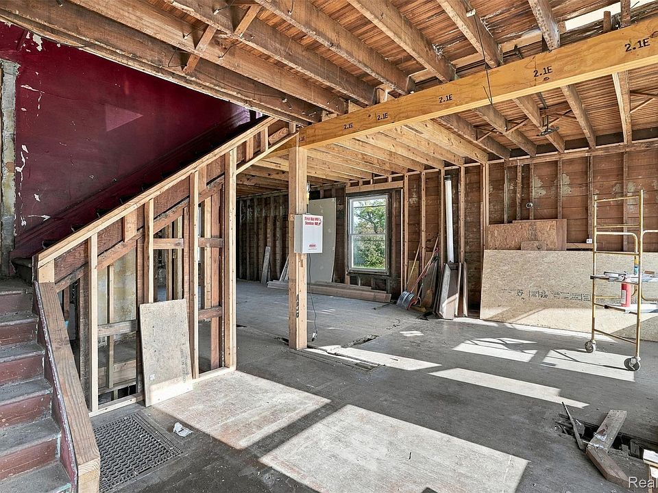 247 Horton St, photo 3