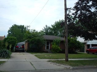 22636 Euclid St, Saint Clair Shores, MI 48082