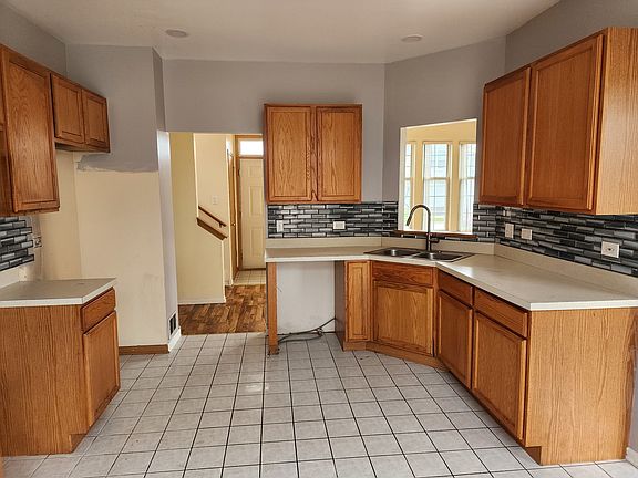 4th image of 3326 W Savanna Ln
