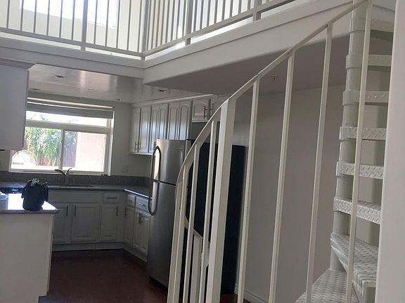 4th image of 4655 Maplewood Ave Ste 403