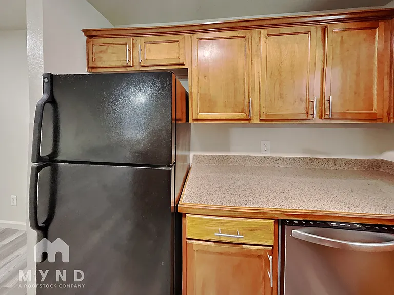 1421 E Robert St — Photo 11