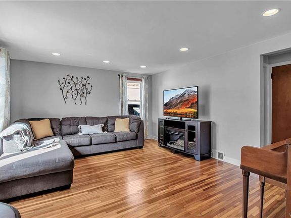 4th image of 389 Fairfield Ave