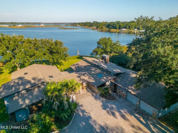 3643 Lachenne Pl, Moss Pt, MS 39563