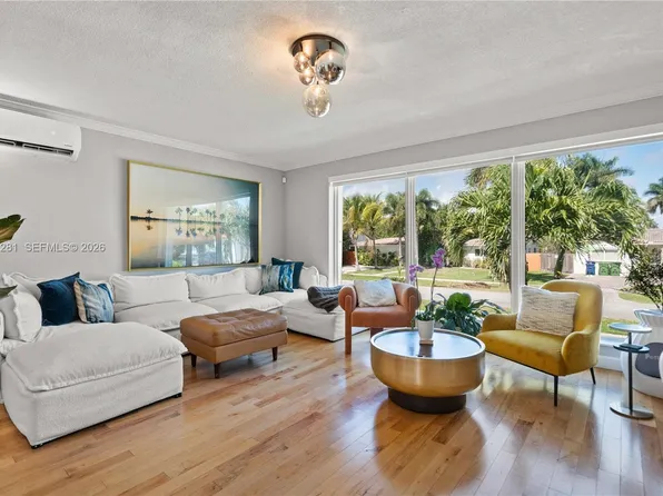 1016 NE 4th Ct, Hallandale Beach, FL 33009