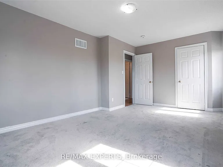 33 Saltspring Dr — Photo 20