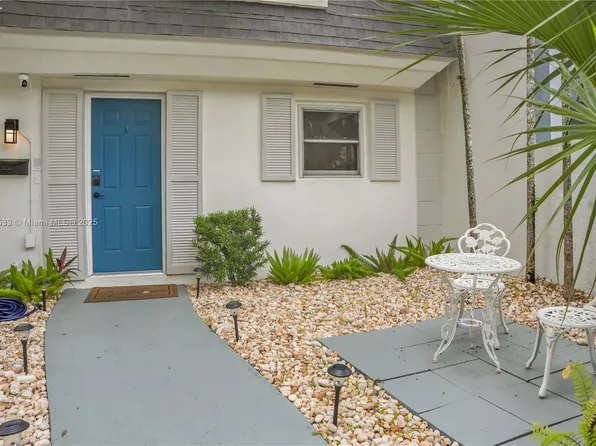 9015 SW 96th Ave, Miami, FL 33176