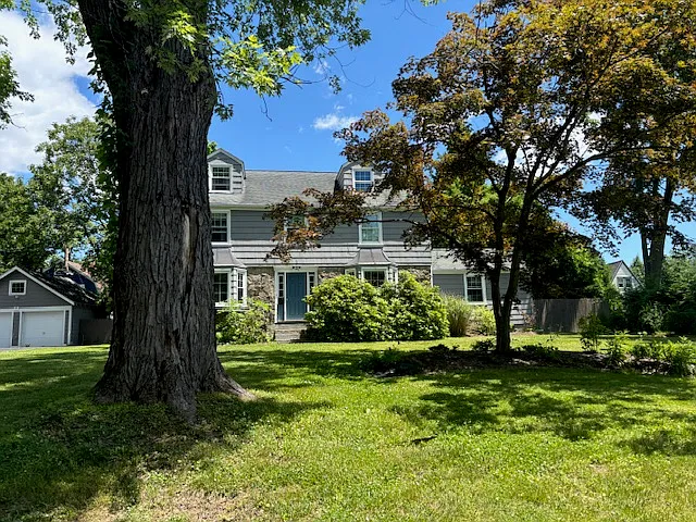 1 Salisbury Rd — Photo 2