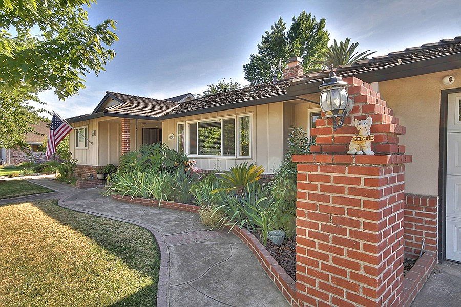 2nd image of 4829 Andrew Cir