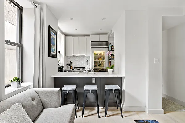 Rented by Douglas Elliman | media 16
