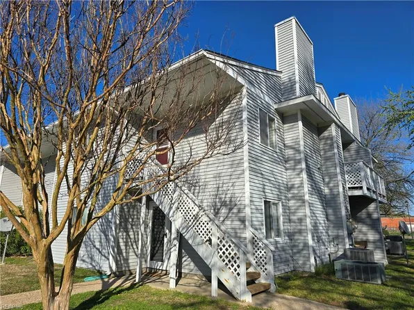 113 Roane Dr APT A, Hampton, VA 23669