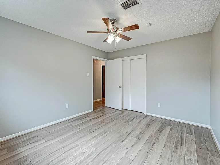 5806 Chrystell Ln — Photo 15