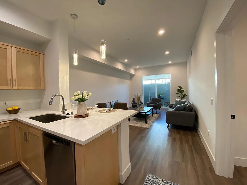14660 Whittier Blvd — Photo 4