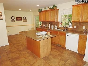 4th image of 213 Paulo Dr NE